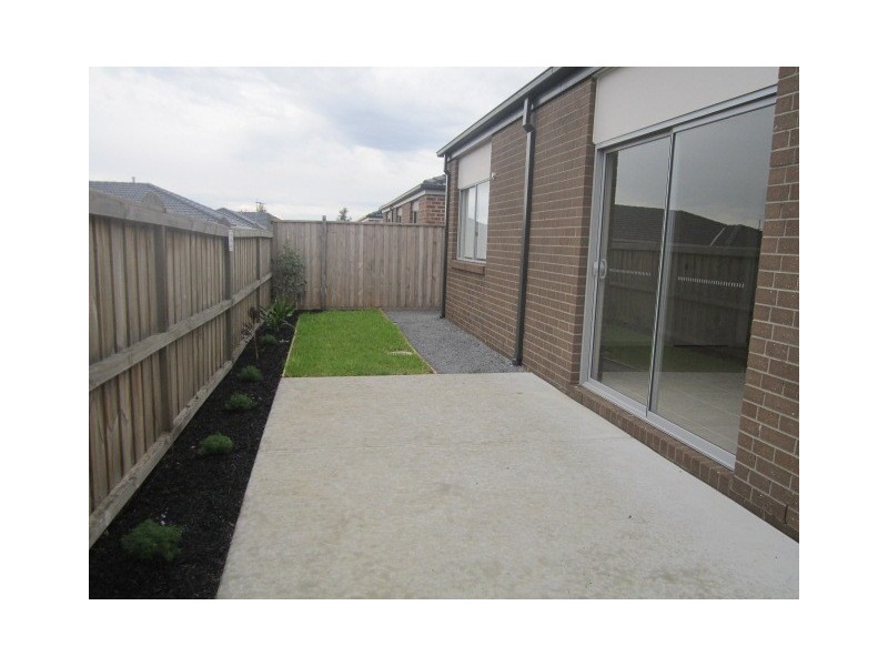 8 George Fredericks Road, Cranbourne West VIC 3977