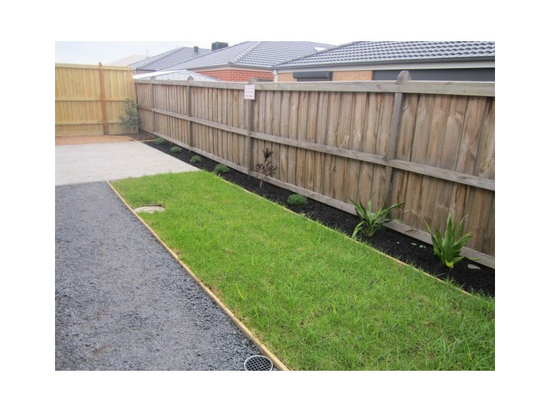 8 George Fredericks Road, Cranbourne West VIC 3977