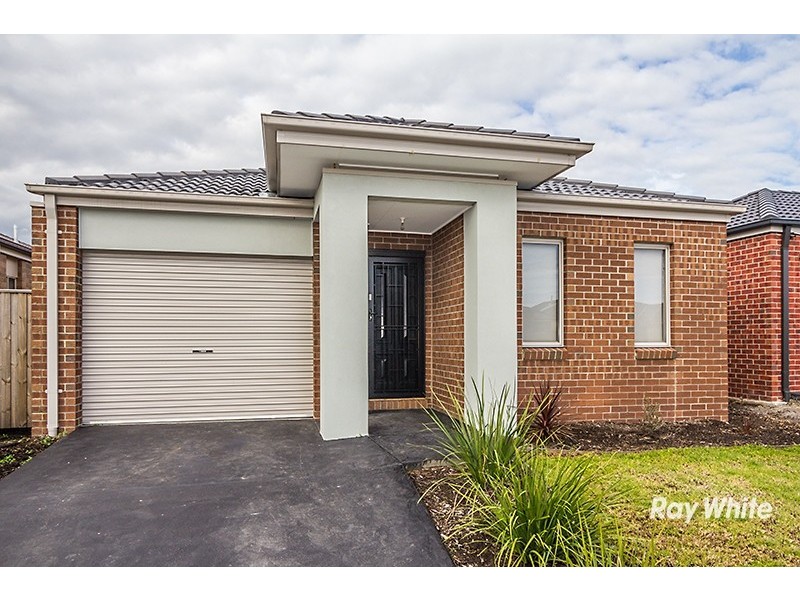 9 Lemon Grove, Cranbourne West VIC 3977