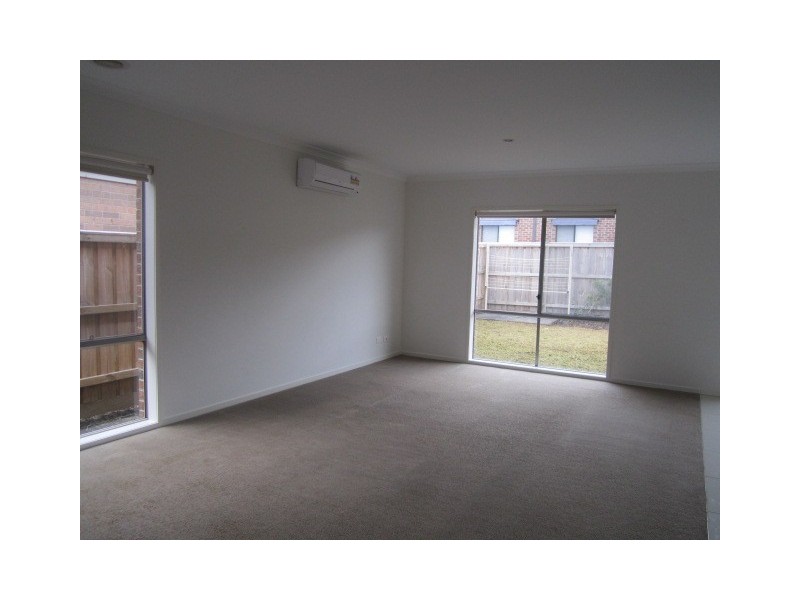 9 Lemon Grove, Cranbourne West VIC 3977