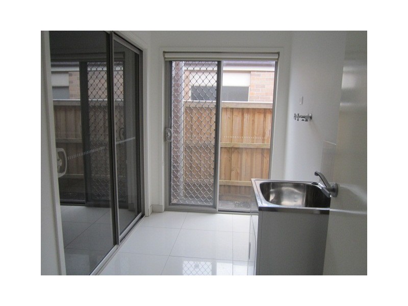 9 Lemon Grove, Cranbourne West VIC 3977