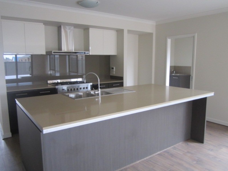 4 Jonesys Lane, Clyde North VIC 3978