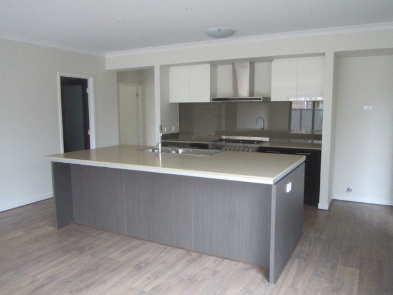 4 Jonesys Lane, Clyde North VIC 3978