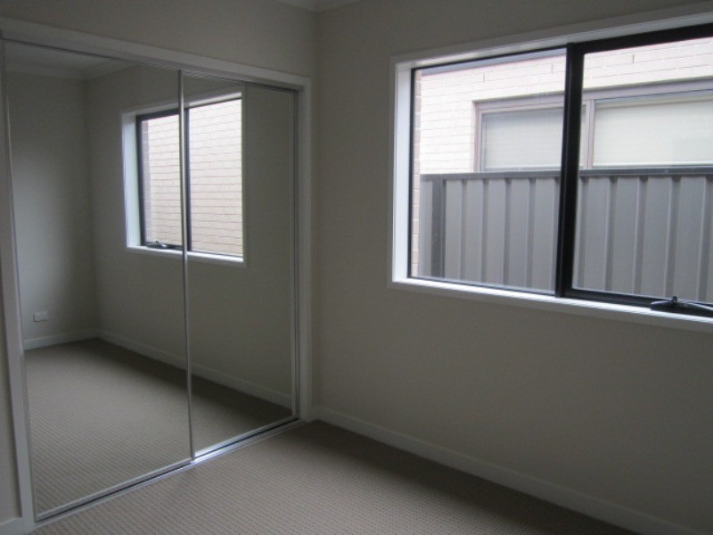 4 Jonesys Lane, Clyde North VIC 3978