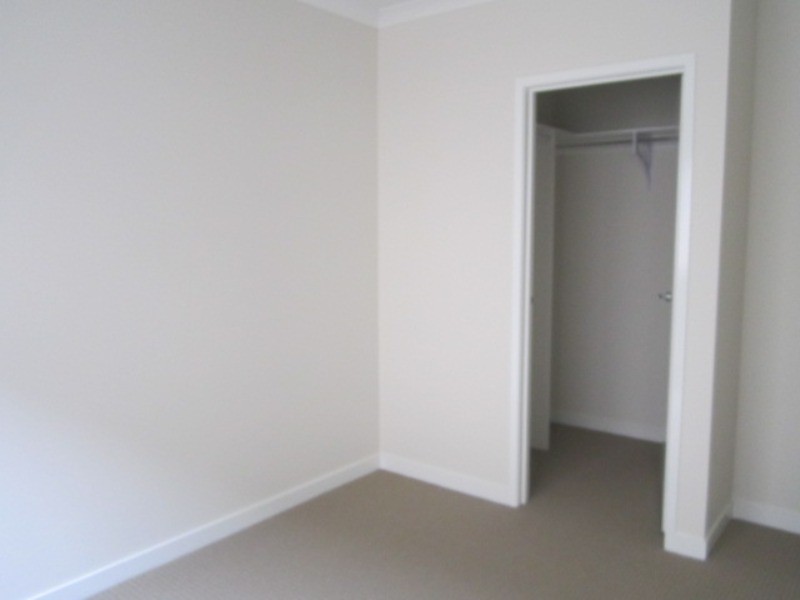 4 Jonesys Lane, Clyde North VIC 3978