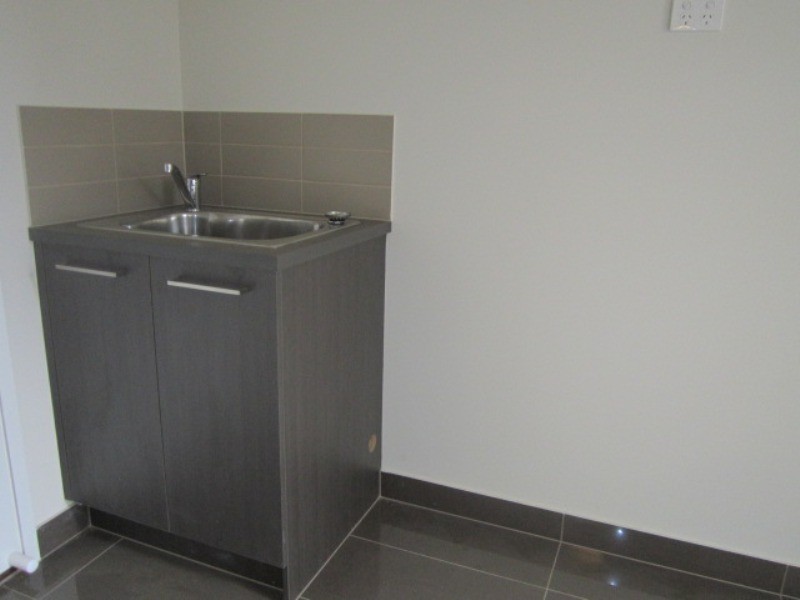 4 Jonesys Lane, Clyde North VIC 3978