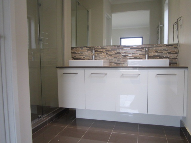 4 Jonesys Lane, Clyde North VIC 3978