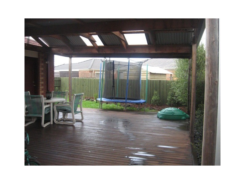 55 Bernborough Avenue, Cranbourne West VIC 3977
