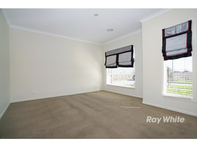 5 Gardens Vista Place, Lynbrook VIC 3975