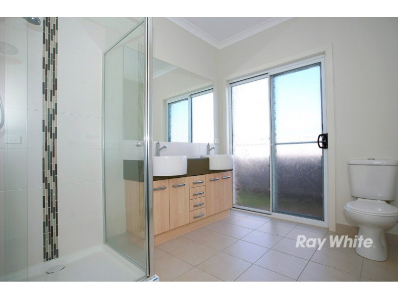 5 Gardens Vista Place, Lynbrook VIC 3975