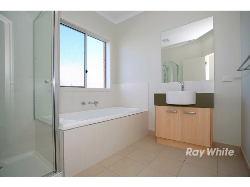 5 Gardens Vista Place, Lynbrook VIC 3975