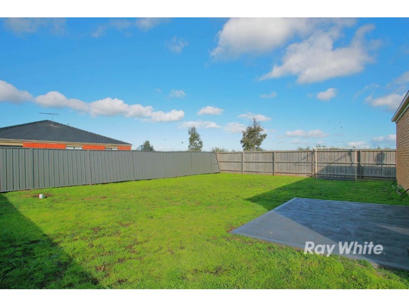 5 Gardens Vista Place, Lynbrook VIC 3975