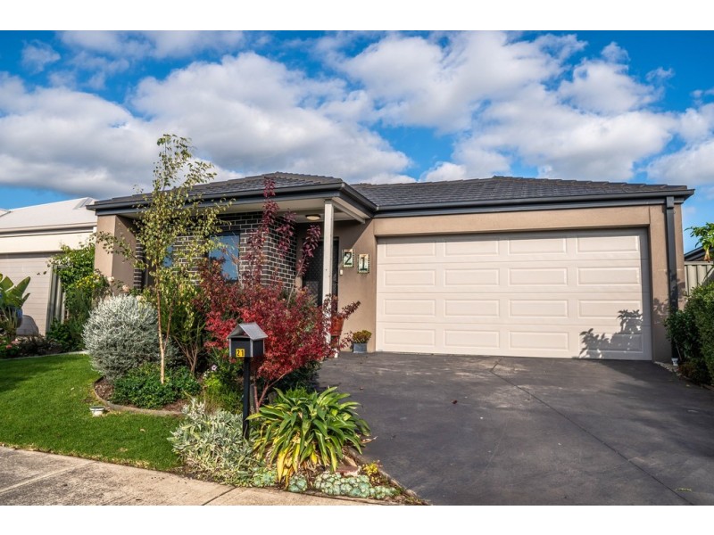 21 MacPherson Circuit, Cranbourne East VIC 3977