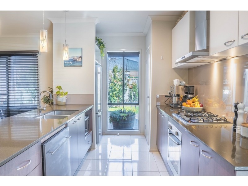 21 MacPherson Circuit, Cranbourne East VIC 3977