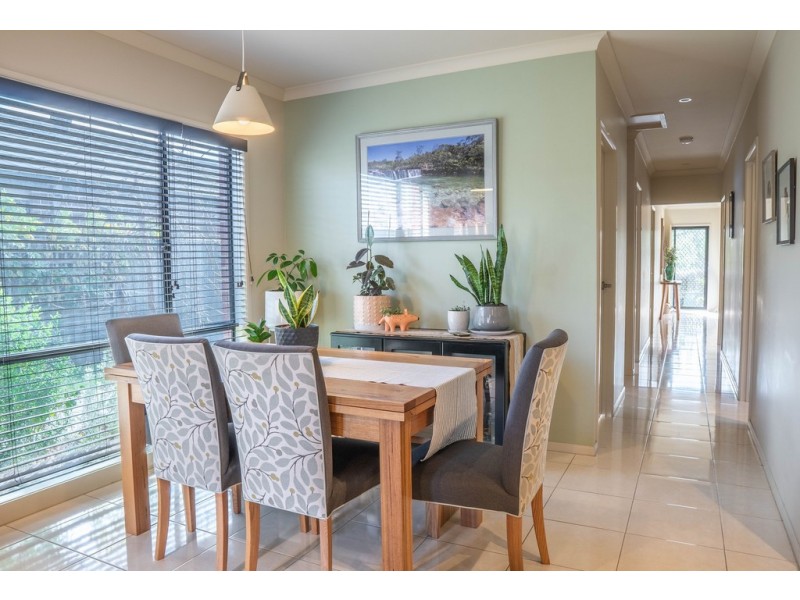 21 MacPherson Circuit, Cranbourne East VIC 3977