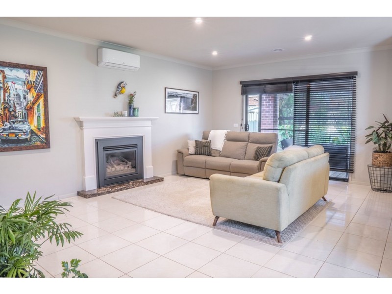 21 MacPherson Circuit, Cranbourne East VIC 3977