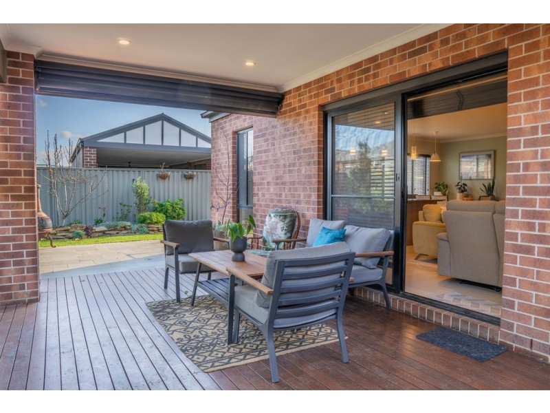21 MacPherson Circuit, Cranbourne East VIC 3977
