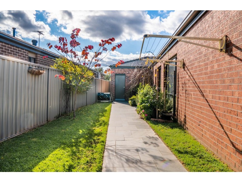 21 MacPherson Circuit, Cranbourne East VIC 3977