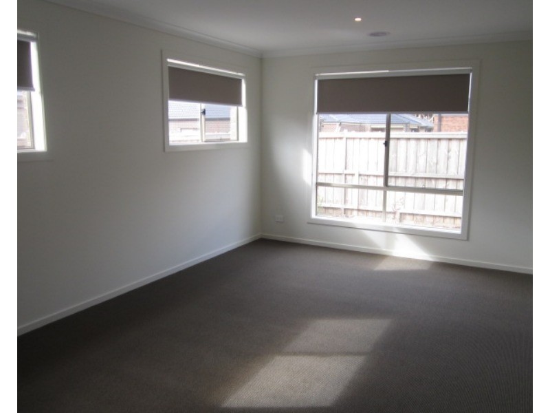 9 Illawarra Avenue, Clyde VIC 3978