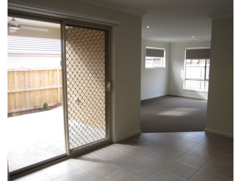 9 Illawarra Avenue, Clyde VIC 3978