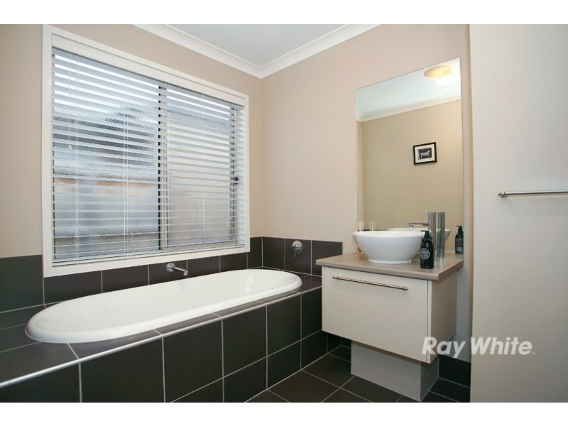2 Watt Place, Lyndhurst VIC 3975