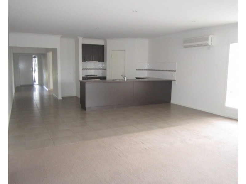 12 Datura Avenue, Cranbourne North VIC 3977