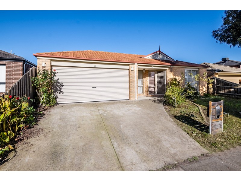 37 Kulkami Way, Cranbourne West VIC 3977