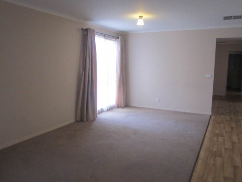 37 Kulkami Way, Cranbourne West VIC 3977