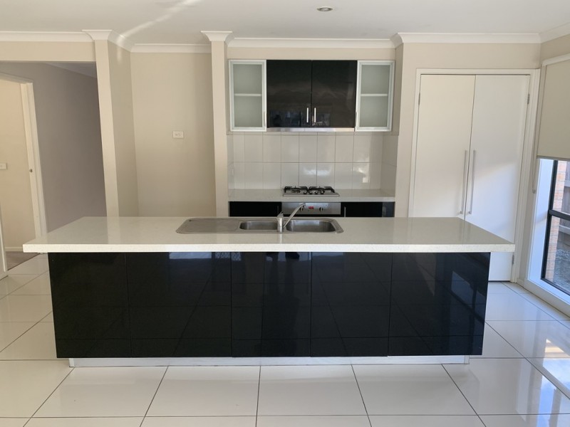 92 Mountainview Boulevard, Cranbourne North VIC 3977