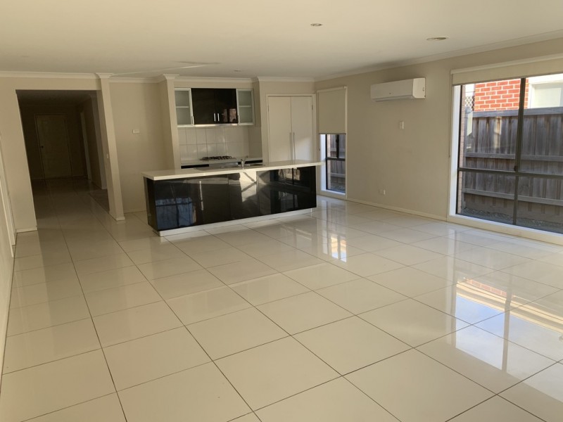 92 Mountainview Boulevard, Cranbourne North VIC 3977