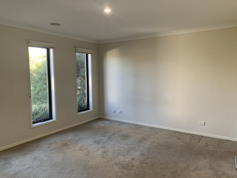 92 Mountainview Boulevard, Cranbourne North VIC 3977