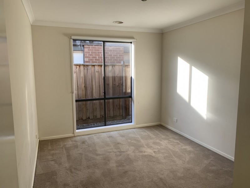 92 Mountainview Boulevard, Cranbourne North VIC 3977