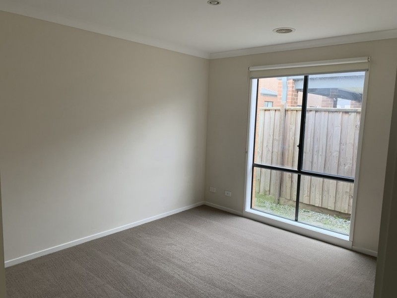 92 Mountainview Boulevard, Cranbourne North VIC 3977