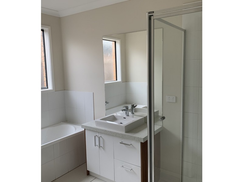 92 Mountainview Boulevard, Cranbourne North VIC 3977