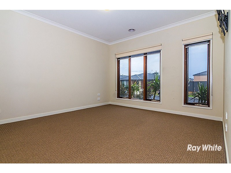 12 Falabela Road, Clyde North VIC 3978