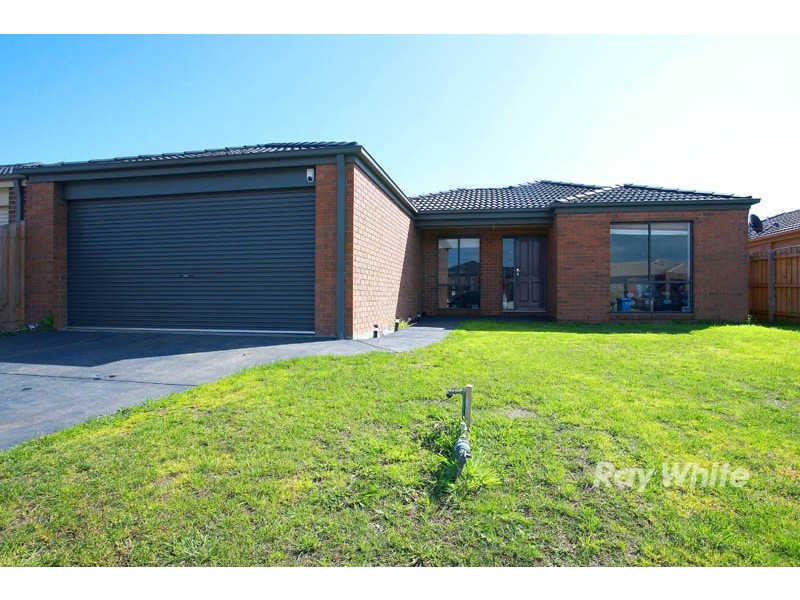 11 Karwarren Way, Cranbourne West VIC 3977