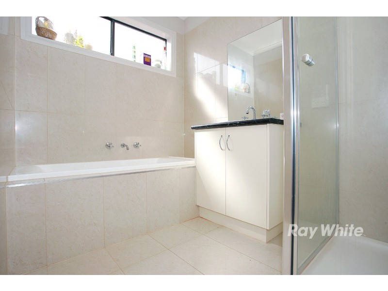 11 Karwarren Way, Cranbourne West VIC 3977