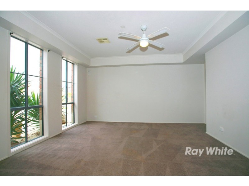 18 Silky Oak Drive, Cranbourne VIC 3977