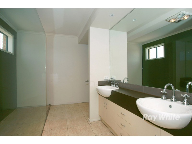 18 Silky Oak Drive, Cranbourne VIC 3977