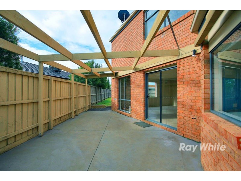 18 Silky Oak Drive, Cranbourne VIC 3977