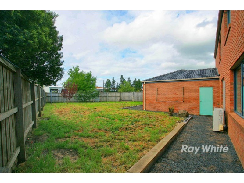 18 Silky Oak Drive, Cranbourne VIC 3977