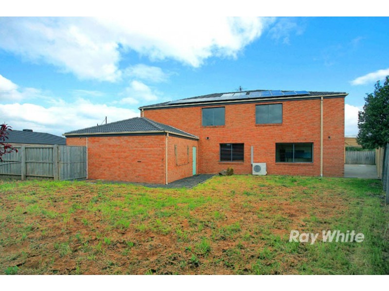 18 Silky Oak Drive, Cranbourne VIC 3977