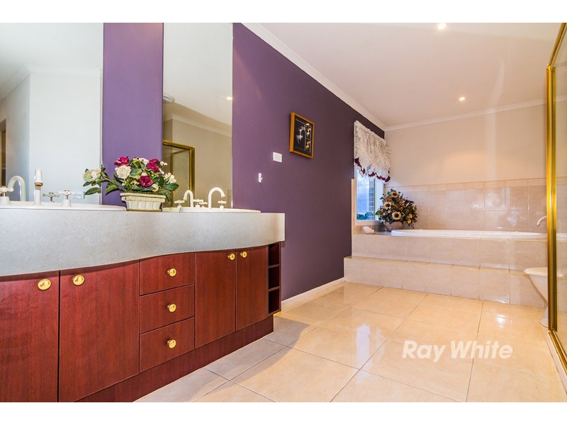 22 Springwater Crescent, Cranbourne VIC 3977
