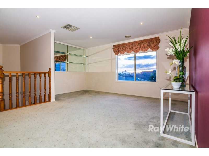 22 Springwater Crescent, Cranbourne VIC 3977