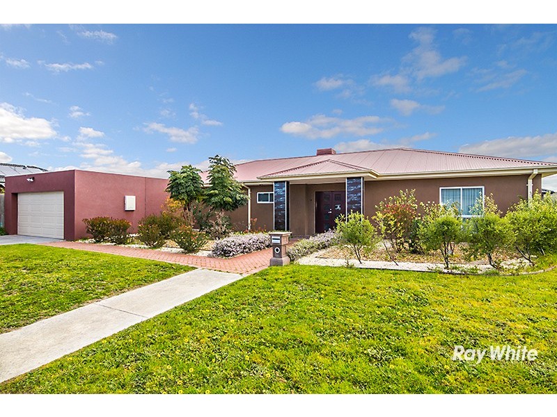 13 Aisbett Close, Lynbrook VIC 3975