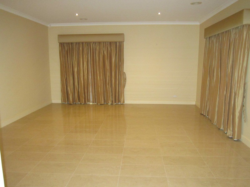 13 Aisbett Close, Lynbrook VIC 3975