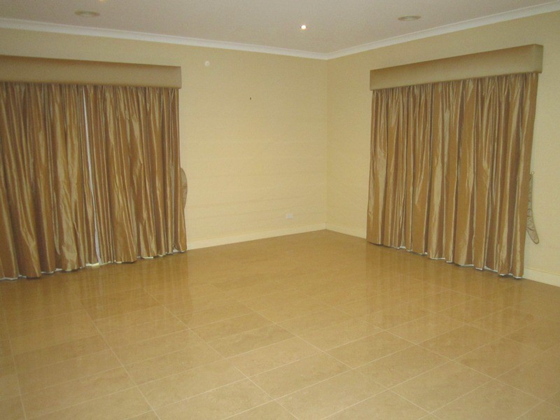 13 Aisbett Close, Lynbrook VIC 3975