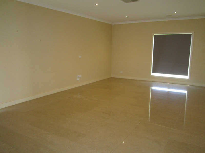 13 Aisbett Close, Lynbrook VIC 3975