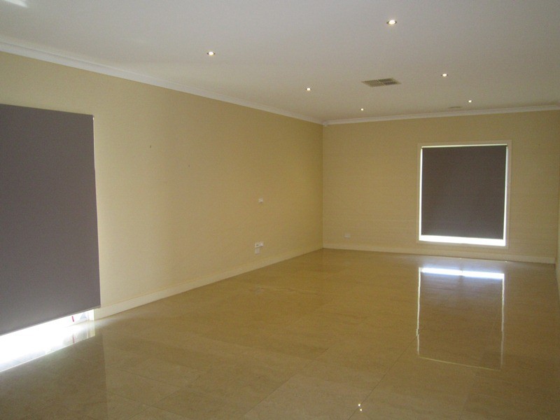 13 Aisbett Close, Lynbrook VIC 3975