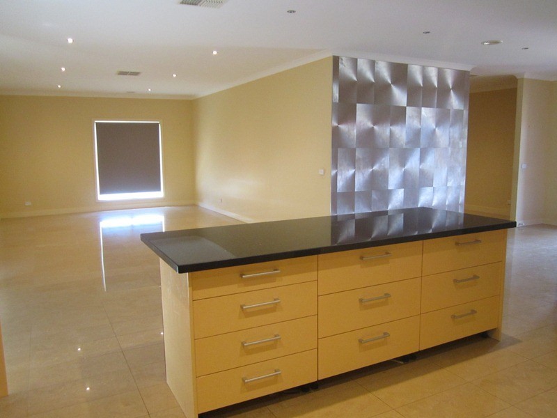 13 Aisbett Close, Lynbrook VIC 3975